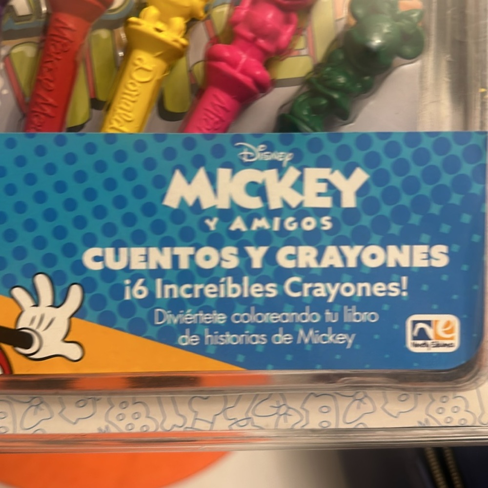 Disney México Coloring Kit - Picture 3 of 5